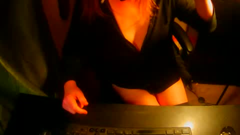 red online show from March 29, 7:47 pm