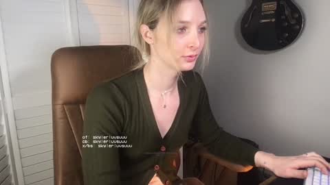 skylerluvsuuu online show from December 21, 11:56 pm