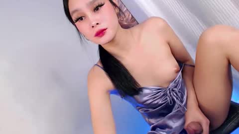 slutnextdoor28 online show from April 9, 1:17 pm