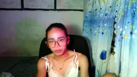 sluttypatotie online show from May 3, 7:40 pm
