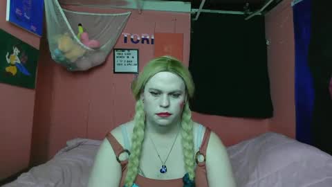 Tori Smith online show from February 15, 5:30 am