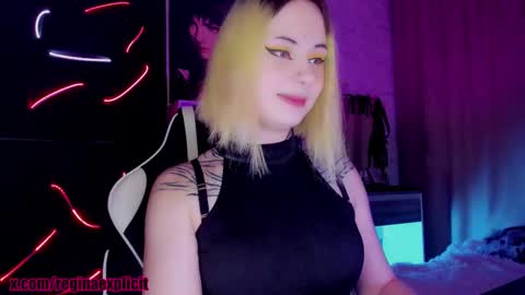 Reeginaaaaa online show from October 2, 9:25 pm