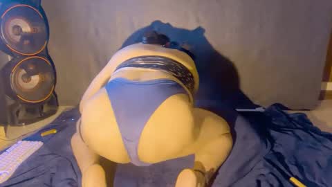 SOFIA NIKKEL online show from January 16, 9:40 am