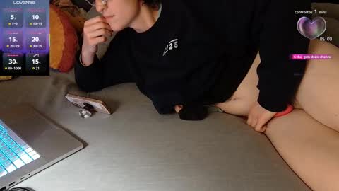 solaya papaya  jordan theythem online show from November 19, 9:09 am