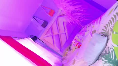 sophia_horny19 online show from June 6, 7:21 pm