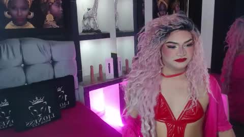 Snapshot of sophia_hott01 chatting on September 26, 12:13 pm sophia_hott01 online show from September 26, 12:13 pm