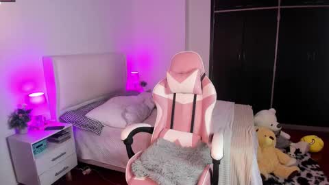    online show from January 14, 2:15 pm