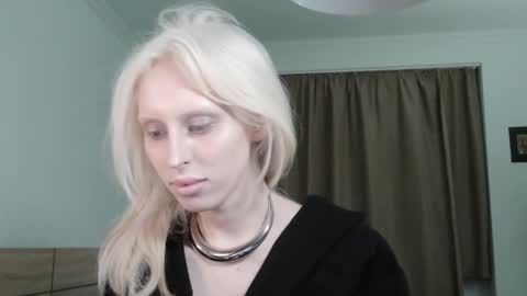 sora999999999 online show from April 2, 7:23 pm