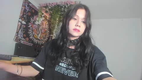 starmoonly online show from February 16, 12:00 am