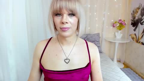 Snapshot of stesnyashkaalice chatting on September 22, 1:05 pm Alice online show from September 22, 1:05 pm