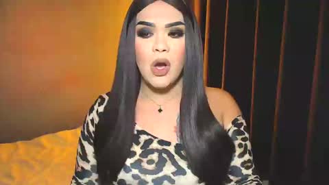 Snapshot of suckablecockoffreya chatting on December 4, 8:01 pm JADE ELYSE online show from December 4, 8:01 pm