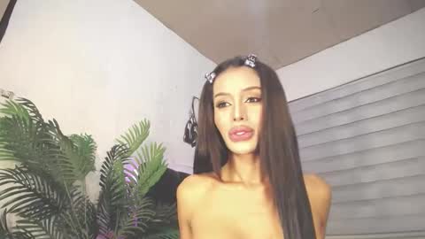 Snapshot of sugarhoneysw8 chatting on December 14, 7:03 pm Jess online show from December 14, 7:03 pm