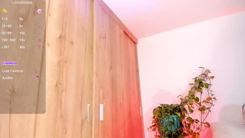 Snapshot of sweet__little_doll chatting on October 10, 9:54 am LISSA online show from October 10, 9:54 am