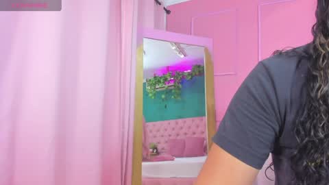 Yeileen online show from April 5, 9:46 pm