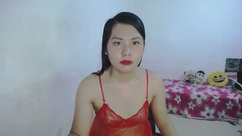 YVONNE online show from December 3, 7:05 am