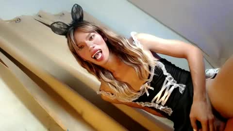sweetnaughty_mia online show from July 5, 8:43 am