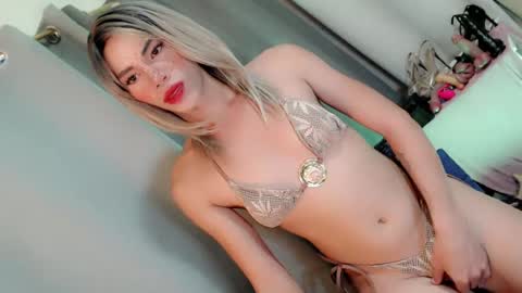 sweetnaughty_mia online show from August 1, 2:56 am