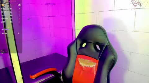taylor__smith_ online show from May 6, 3:35 am