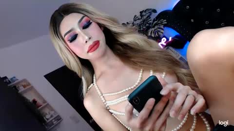 Snapshot of tgirl_adele chatting on March 5, 6:18 pm Itsme tgirlAdele online show from March 5, 6:18 pm