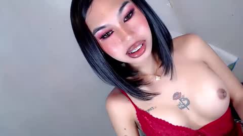 Snapshot of tgirl_luna69 chatting on February 17, 7:25 am Luna online show from February 17, 7:25 am
