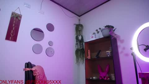 Snapshot of the_best_fox chatting on March 7, 2:54 am the girl of your dreams online show from March 7, 2:54 am