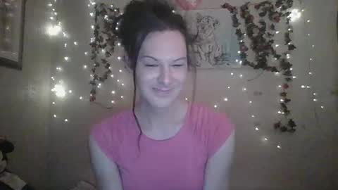 Snapshot of thesillymillie chatting on December 10, 9:43 pm sillymillie0 online show from December 10, 9:43 pm