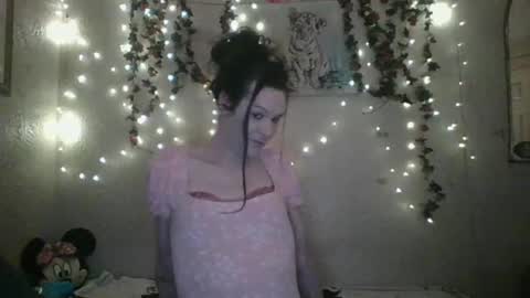 Snapshot of thesillymillie chatting on January 14, 2:19 am sillymillie0 online show from January 14, 2:19 am