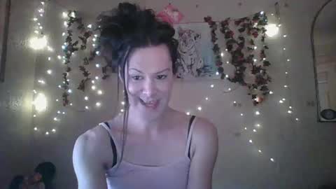 Snapshot of thesillymillie chatting on January 25, 9:14 pm sillymillie0 online show from January 25, 9:14 pm