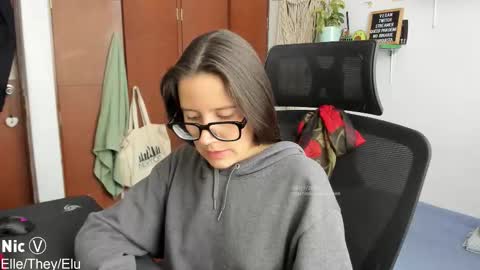 Nicole   TheyElleElu online show from November 8, 2:28 pm