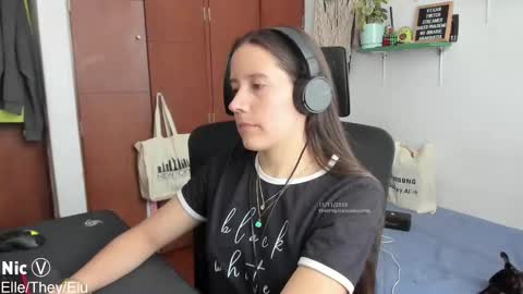 Nicole   TheyElleElu online show from November 11, 7:16 pm