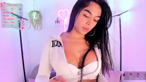 tinaqueen_ online show from June 12, 2:38 pm