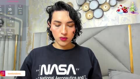 Snapshot of tomlondon_ chatting on January 30, 11:44 am online show from January 30, 11:44 am