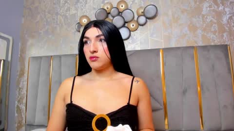 Snapshot of tomlondon_ chatting on February 3, 11:42 am online show from February 3, 11:42 am