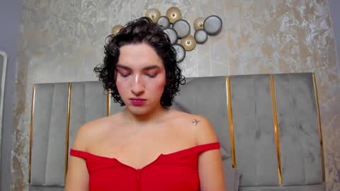 Snapshot of tomlondon_ chatting on February 6, 11:43 am online show from February 6, 11:43 am