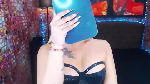 Snapshot of transplayfullolivia chatting on February 9, 11:46 pm KYLIE BELLA TS online show from February 9, 11:46 pm