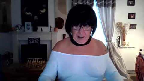 Snapshot of trinity1011 chatting on October 1, 6:47 am trinity1011 online show from October 1, 6:47 am