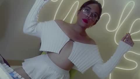 trixie_foxslut online show from January 18, 12:02 pm