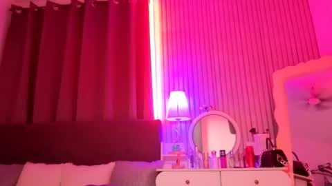 Snapshot of tsnathaliasilvana chatting on October 2, 11:22 am Bella Ratbu online show from October 2, 11:22 am