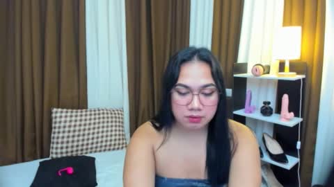 Snapshot of tsuncutkaren chatting on October 21, 10:00 pm Karen Oquio online show from October 21, 10:00 pm