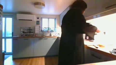 twinkletrans online show from February 3, 9:36 am