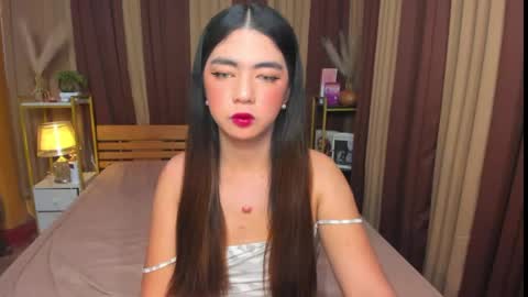 ur_girl_dwalker online show from May 1, 7:01 am
