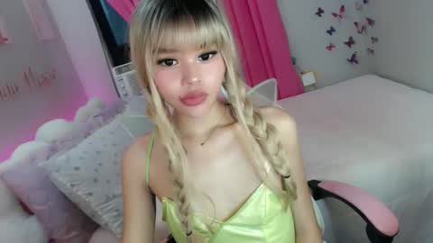 lianne online show from October 31, 3:05 am