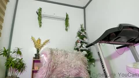 Angela Cullens online show from December 17, 2:44 pm