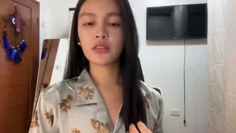 Snapshot of urkatiecookie chatting on October 9, 12:56 am Amira online show from October 9, 12:56 am