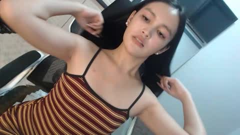 Snapshot of urkatiecookie chatting on October 11, 7:22 am Amira online show from October 11, 7:22 am