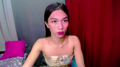 urloverjasmine_xx online show from July 14, 4:28 am