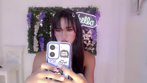 Snapshot of ursandra_xx chatting on February 5, 4:59 pm ursandra_xx online show from February 5, 4:59 pm