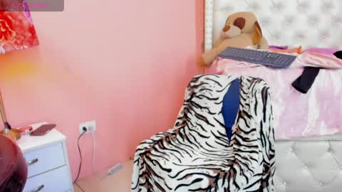 valentinee_xo online show from May 30, 6:11 am