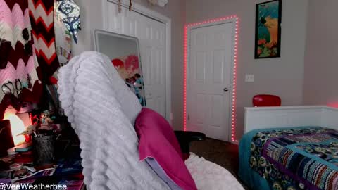 Violet Weatherbee online show from March 24, 3:22 am