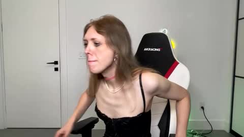 VelvetTGirl online show from February 14, 3:58 am